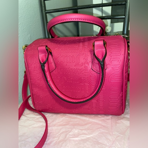 Juicy Couture👑✨ FREE LOVE 💕 🩷 embossed satchel ✨👛🩷 BRAND NEW WITH TAGS 🏷️ - Picture 4 of 5